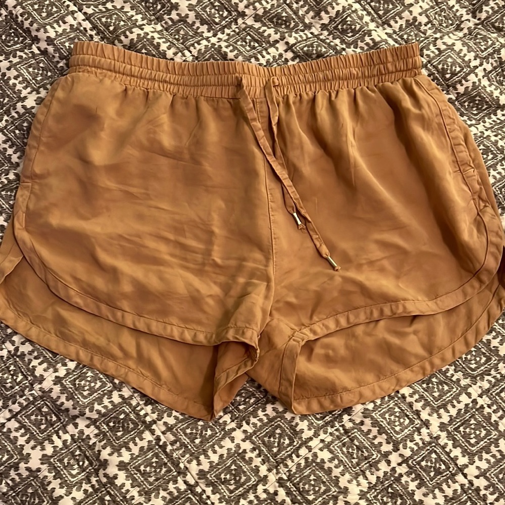 Womens Fashion Flowy Shorts - Tan Size L